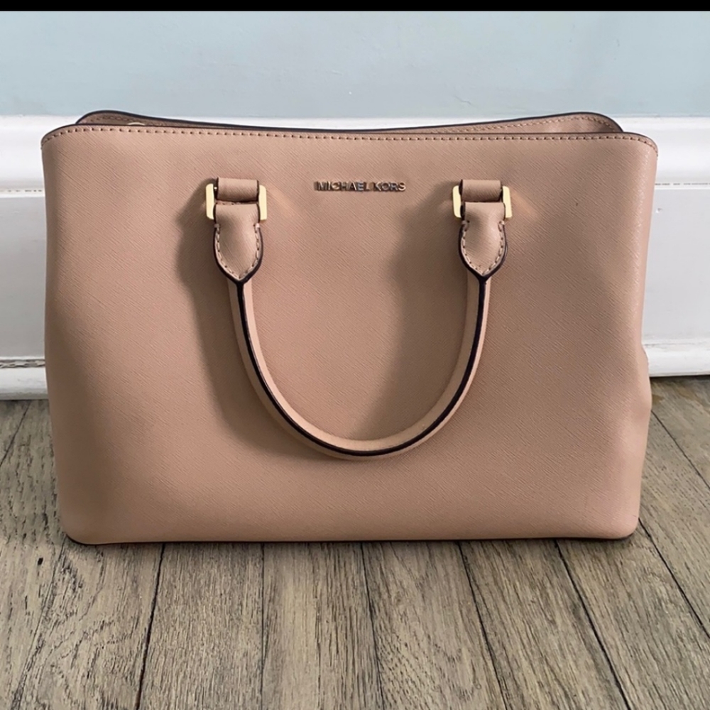 NEW CONDITION Michael Kors Savannah Satchel Lg Leather with dust bag